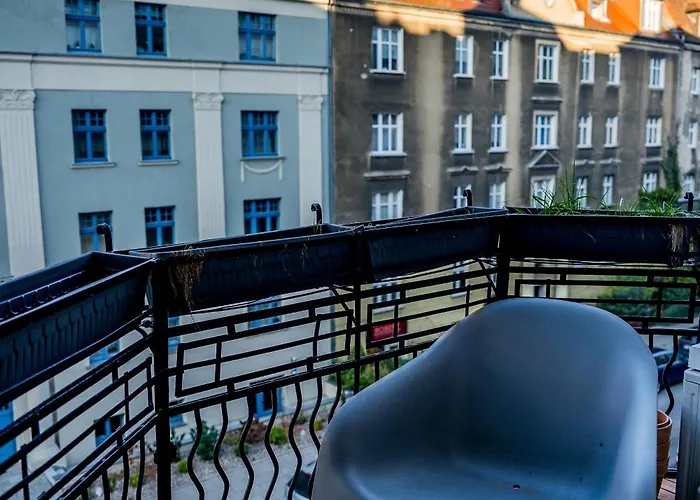 Wilson Park Homely With Mezzanine By Bookinghost *