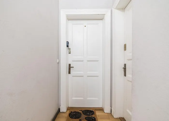 Wilson Park Homely With Mezzanine By Bookinghost