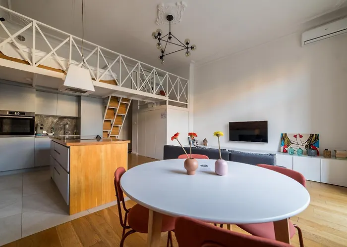 Wilson Park Homely With Mezzanine By Bookinghost